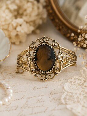 Whiting & Davis Intaglio Glass Cameo Hinged Bangle Bracelet Gold Tone